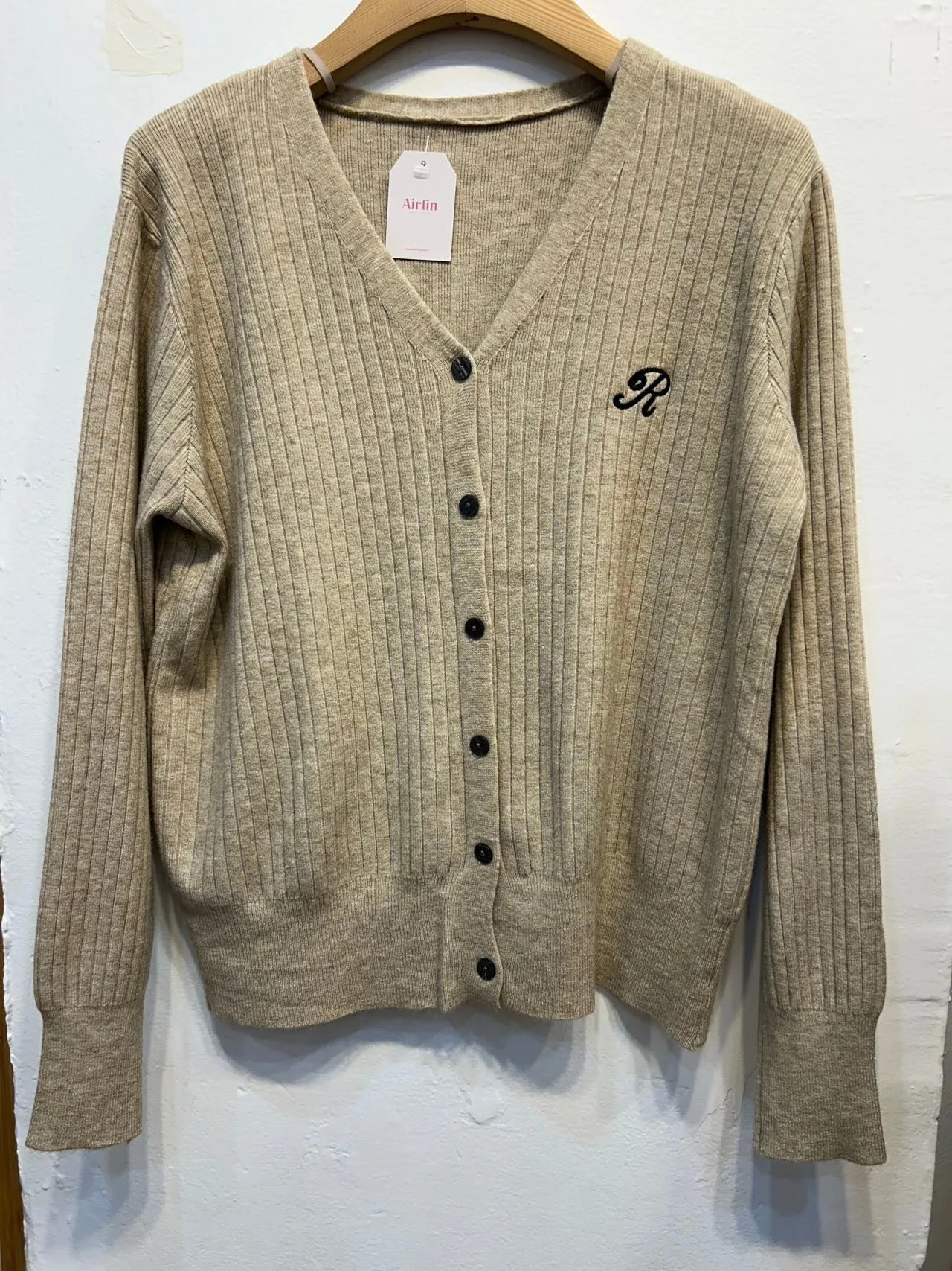 R logo kint cardigan